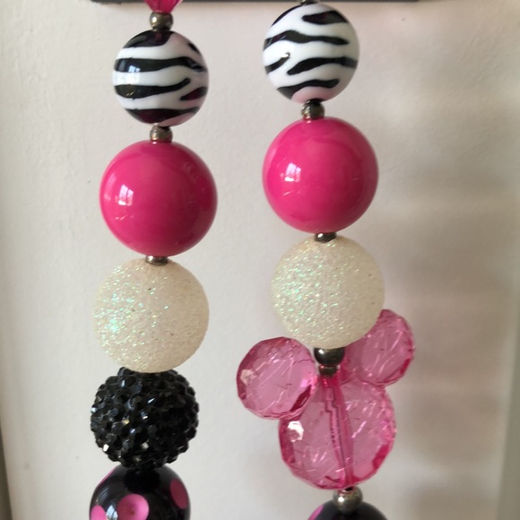 Handmade Minnie Mouse Beaded Necklace 🩷🤍🖤 - Picture 3 of 4